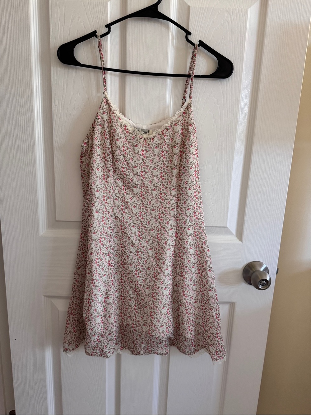 Urban Outfitters Lucca Couture Pink Floral Lace Cami Strap Lightweight Dress EUC